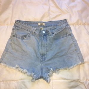 light washed high waisted shorts❄️